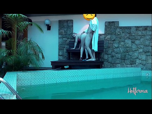 ❤️ Boss neskamea igerilekura gonbidatzen du, baina ezin izan dio beroari eutsi ❤❌ Porno ederra pornoan eu.porno-fuq.ru ❤