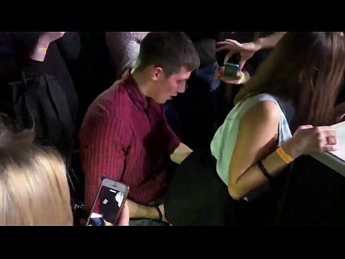 ❤️ Benetako sexua Errusiako diskoteka batean. 18 urteko neska errusiarra uzkian eta baginan izorratuta diskoteka batean ❤❌ Porno ederra pornoan eu.porno-fuq.ru ❤